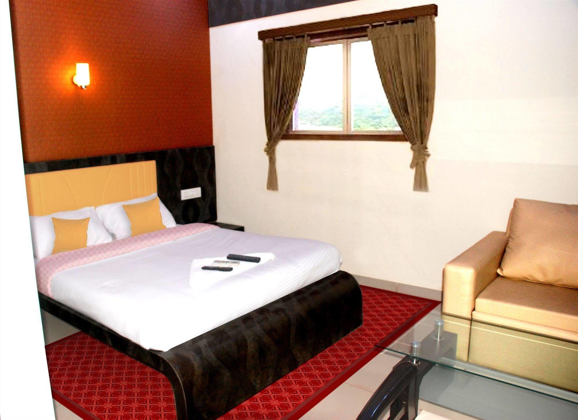 Fabexpress Adore Inn - Nr Mumbai International Airport Exteriör bild