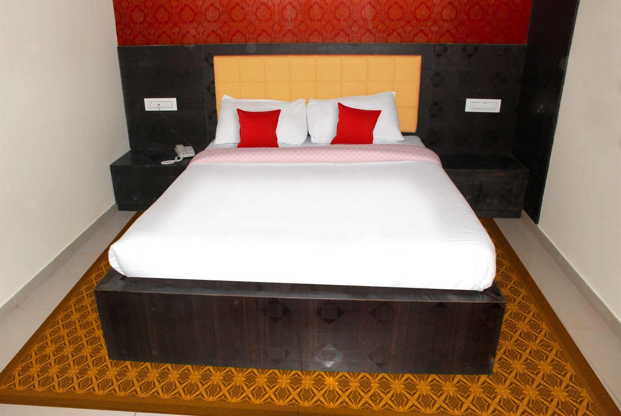 Fabexpress Adore Inn - Nr Mumbai International Airport Exteriör bild